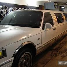 Lincoln tovn car limousine