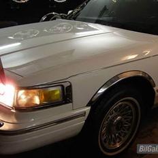 Lincoln tovn car limousine