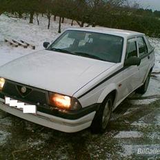 Alfa Romeo 75. *SOLGT*