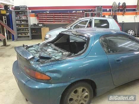Mazda MX3    "solgt" - øv øv der var en der bakkede ind i min bil mens jeg var på arbejde billede 19