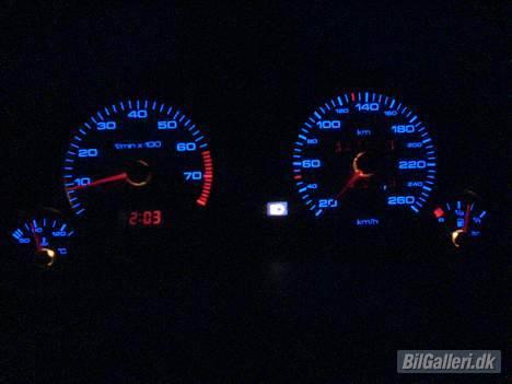 Audi 80 2,0 16v - Solgt - Plasmaskiverne efter jeg monterede de originale røde dioder bag i igen billede 12