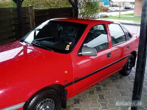 Opel Vectra a solgt - helt standart på dette billede, kedeligt, men den kører som en drøm billede 1