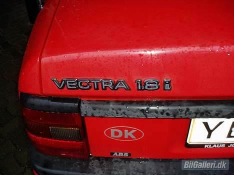 Opel Vectra a solgt - standart lygter, der sidder lexus på den nu men skifter snart til standart eller andre lygter hvis jeg finder nogle billede 3