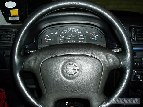 Opel Vectra a solgt - helt standart billede 4