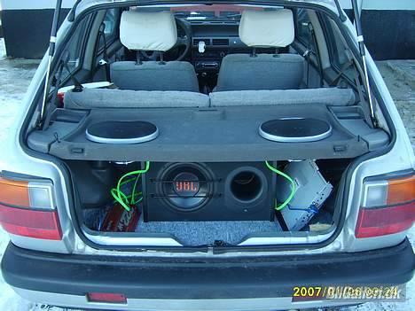 Nissan Micra 1.2 -Solgt- - ja der var ikke plads til ret meget billede 5