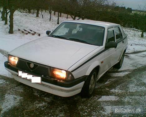 Alfa Romeo 75. *SOLGT* billede 2