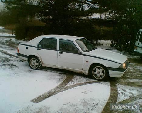 Alfa Romeo 75. *SOLGT* billede 3
