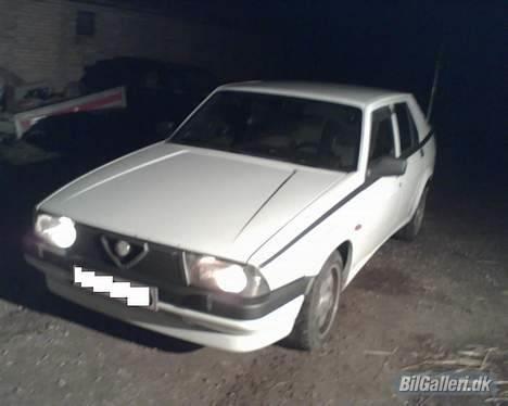 Alfa Romeo 75. *SOLGT* billede 5
