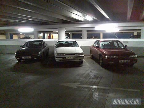 Mazda 626 GLX ---------SKROTTET - Ja det er så mig og nogle af gutterne.. mig i midten i den hvide coupé billede 7