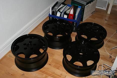 VW Golf Cabriolet (R) - Her sover fælgene til jeg kan få dem gummieret og på bilen! :) billede 16