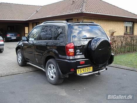 Toyota RAV4 - Ruller ind i car park! billede 7
