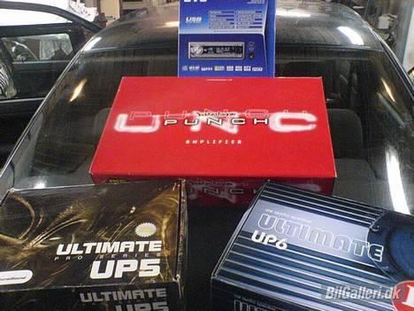 BMW E36 320i Aut. SOLGT - Lidt af anlægget, bliver smidt i mandag d. 12 februar 2007 :D ONDT billede 2