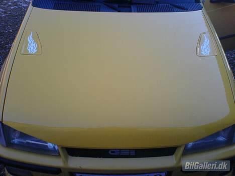 Opel Kadett GSi - "Tribal Flames" på kølerhjelmen billede 7