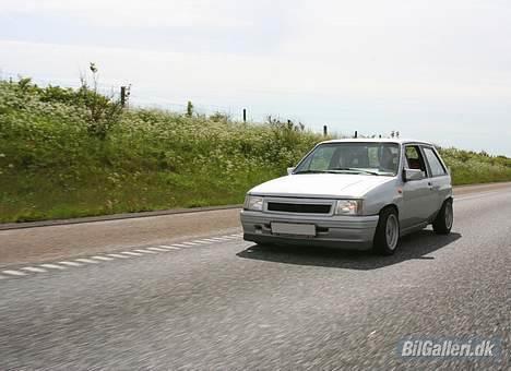 Opel Corsa A 1,6 8v GSi -Solgt - På vej til dhb 06, her er den blevet sænket en anelse foran billede 13