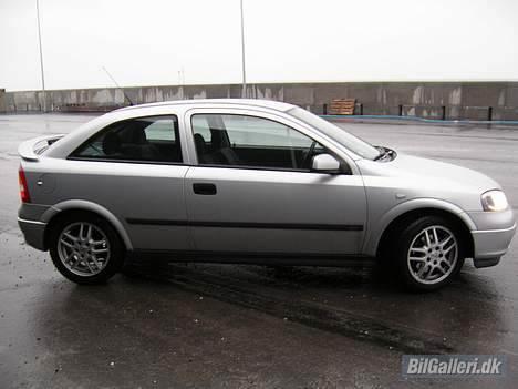 Opel Astra G sport. Solgt... - Dagen efter jeg havde købt den. (23/1-07) billede 3