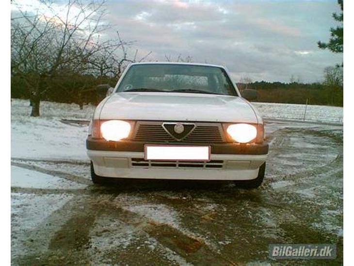 Alfa Romeo 75. *SOLGT* billede 1
