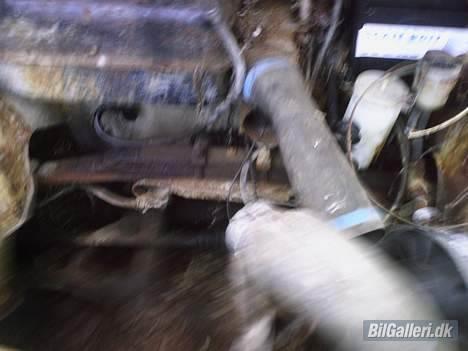 Trabant 600 - Det tomme motorrum billede 11