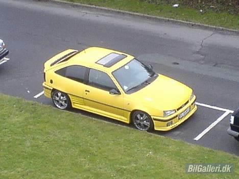 Opel Kadett GSi - Her kan i se at Bakspejlet er ved at limes på, og at Tribal Flames passer godt til den billede 8