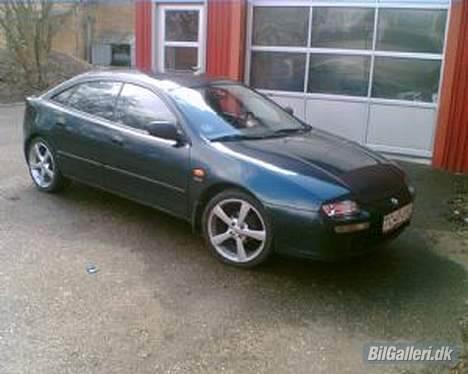 Mazda 323F BA. *SOLGT* billede 4