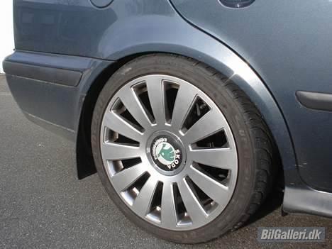 Skoda octavia - ikke meget plads mellem skærmkant og dæk  billede 16