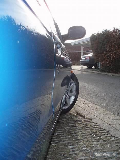 Renault Megane Coupé 2L16V  solgt - man kan godt se det lidt her hvordan lakken er billede 5