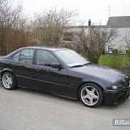 BMW 325i -- Solgt--