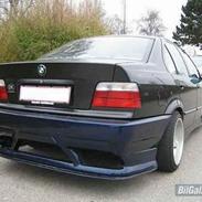 BMW 325i -- Solgt--