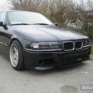 BMW 325i -- Solgt--