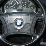 BMW E39 528i 