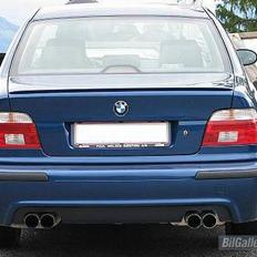 BMW E39 528i 