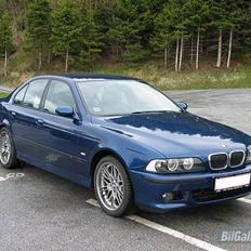 BMW E39 528i 