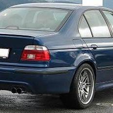 BMW E39 528i 