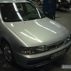 Nissan Almera  solgt for 25000
