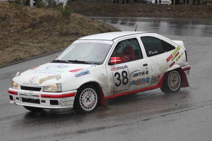 Opel kadett e gsi rally.  SOLGT. - Designa Køkken Rally 2010. Foto: Finn bojer. billede 1