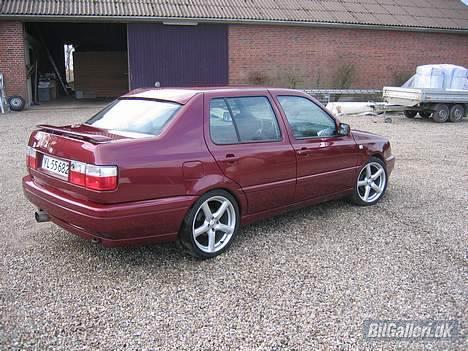 VW vento.  solgt.. billede 12