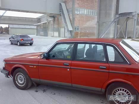 Volvo 240  billede 2