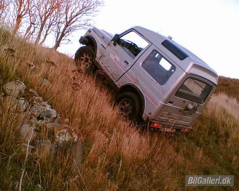 Suzuki SJ 413 High roof (SOLGT) - Et lille bump på vejen... billede 2