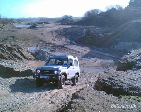 Suzuki SJ 413 High roof (SOLGT) - Fedt at bo 500 meter fra en nedlagt grusgrav... billede 8