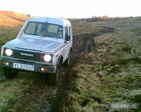 Suzuki SJ 413 High roof (SOLGT) - Våde veje er ingen hindring... billede 16
