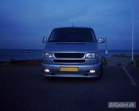 VW Caravelle Total skadet billede 1