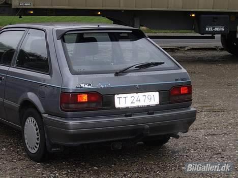 Mazda 323 Sports Special*SOLGT* billede 2