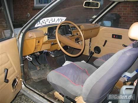 Mitsubishi Colt "81´er .." *solgt* - Før sædeovertrækket kom a .. FØJ d klamt.. Nu er brune lædersæder.. billede kommer senere.. billede 4