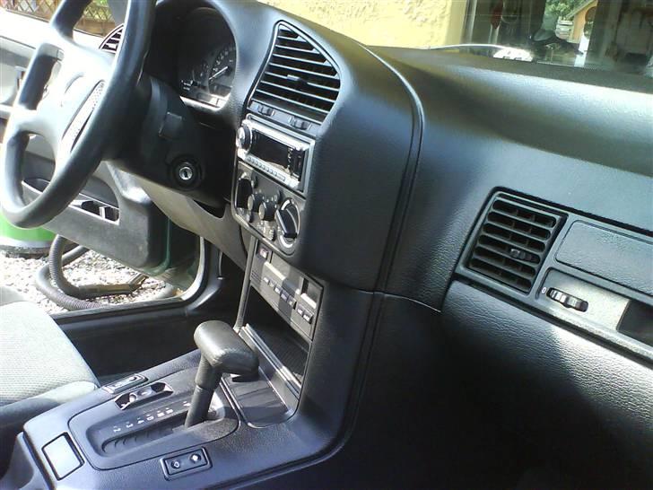 BMW E36 320i Aut. SOLGT billede 3