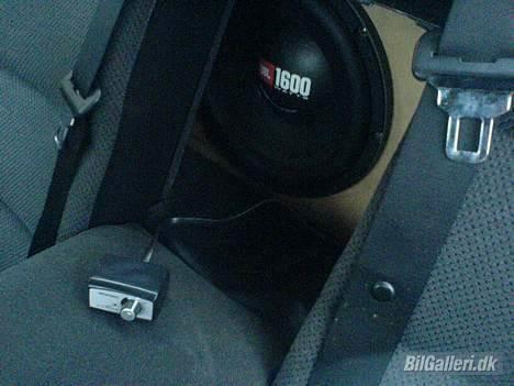 BMW E36 320i Aut. SOLGT - Bassen, sammen med basscontroler (Følger med forstærkeren) billede 6