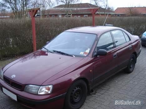 Toyota Carina E billede 1