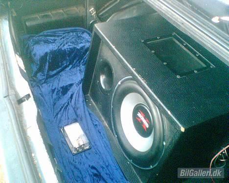 Peugeot 405 GLX (Skrottet) - 1000watts bassen billede 12