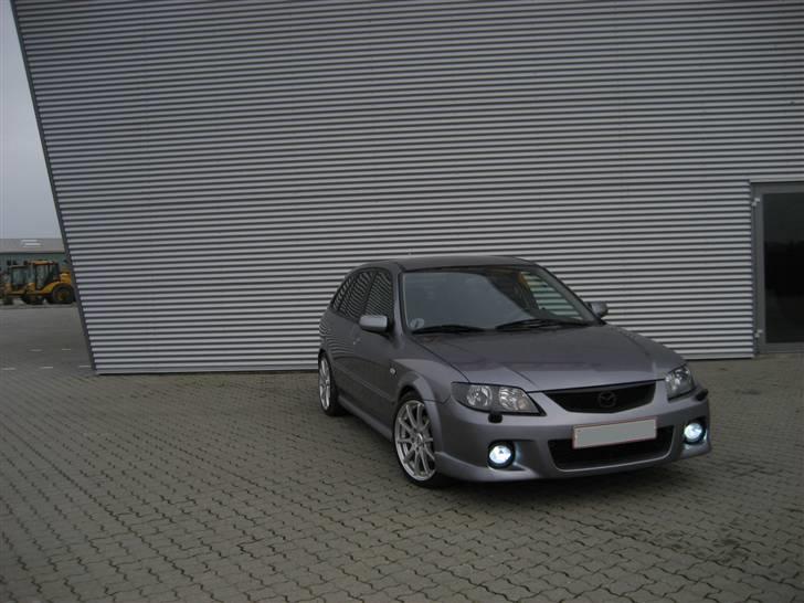 Mazda 323F 2.0 SPORTIVE - SOLGT billede 2