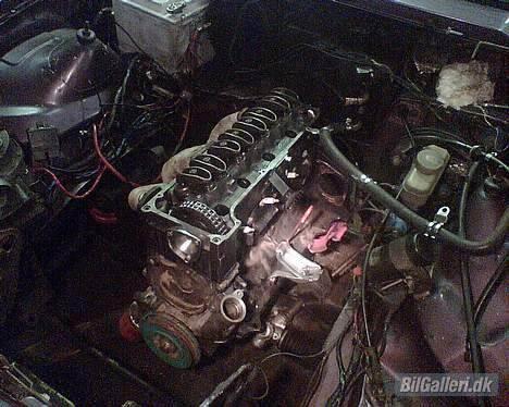 Opel Manta B 2.0 - Så blev den trælse del overstået, så skal jeg bare i krig med at forny nogle ledninger osv :) billede 15