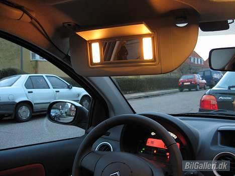 Citroën C2 VTS - Make up spejl i føresiden, håret skal da sidde selv om man er mand :-) billede 13