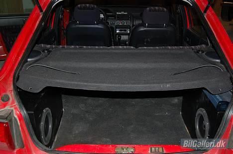 Ford Escort 1,8i Sport *solgt* - Mit anlæg, hjemme lavet kasser ( hvis ikke det kan ses :P ) billede 11